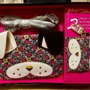 New Betsey Johnson 2 Piece Set  Floral Dog‎ Crossbody and Card Case